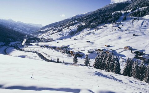 Blick auf die Gemeinde Gerlos im Winter