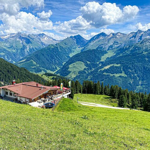 Blick auf eine traumhafte Bergkulisse