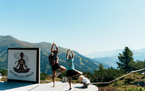 Yoga bei der Yogaplattform im Latschenland