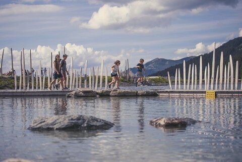 Eine Familie am Fichtensee.