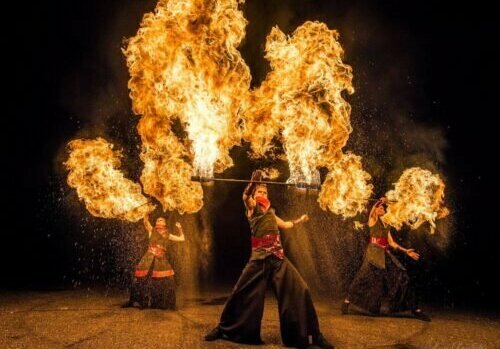 Feuershow mit Feuertänzern