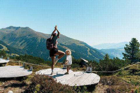 Yoga bei der Yogaplattform im Latschenland