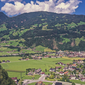 Blick auf die Gemeinde Zellberg