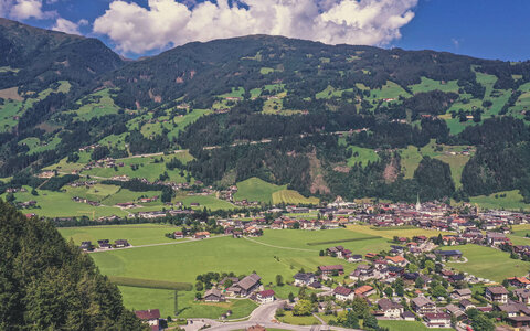 Blick auf die Gemeinde Zellberg