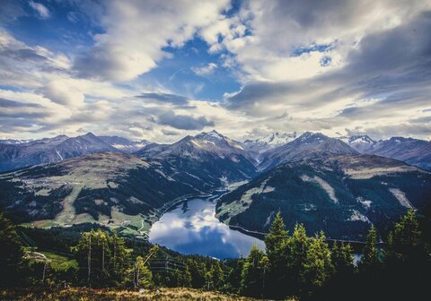 Traumhafter Blick auf den Stausee