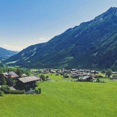 Blick auf eine traumhaft, grüne Landschaft