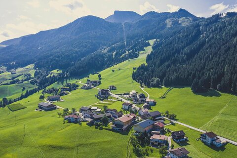 Blick von oben auf Hainzenberg