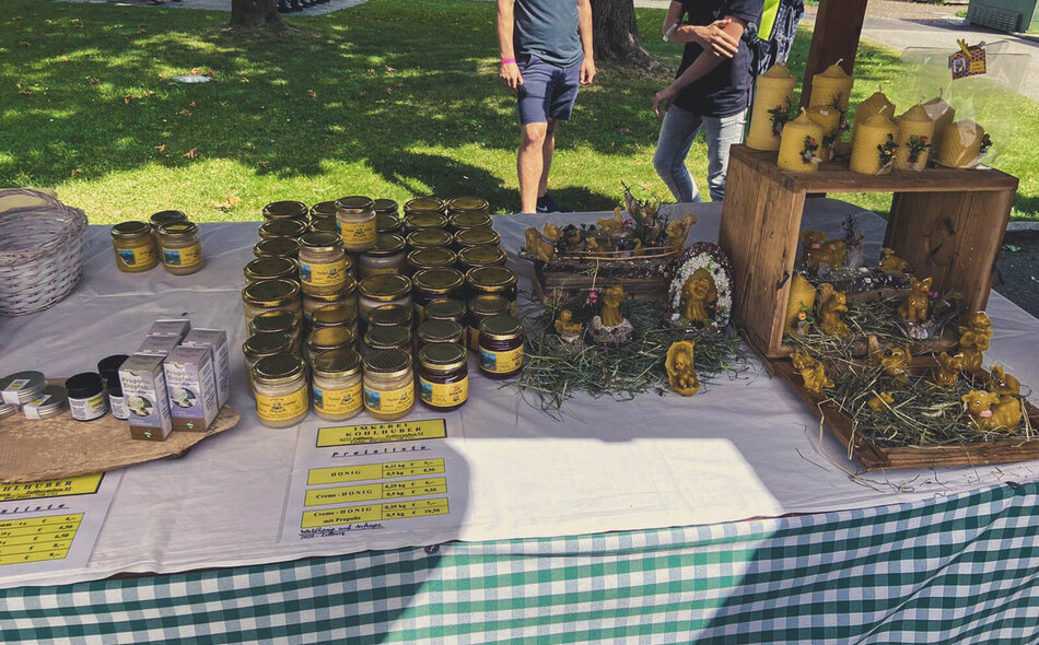 Honigverkauf beim Bauernmarkt