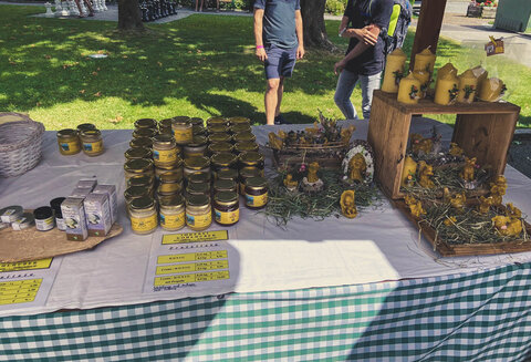 Honigverkauf beim Bauernmarkt