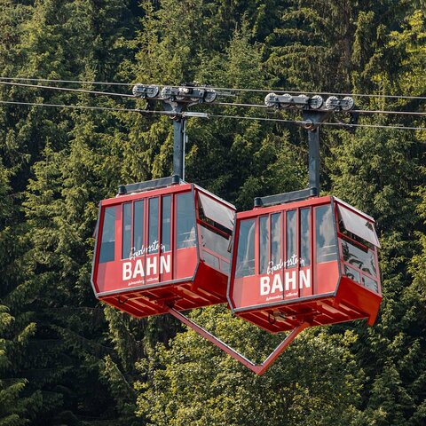 Rote Kabinen der Gerlossteinbahn