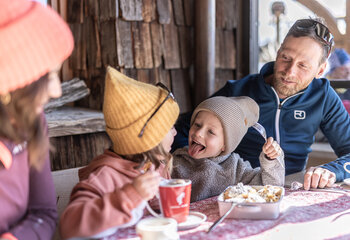 Gemütliche Hütteneinkehr mit der Familie
