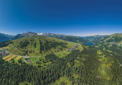 Blick auf eine traumhaft, grüne Landschaft