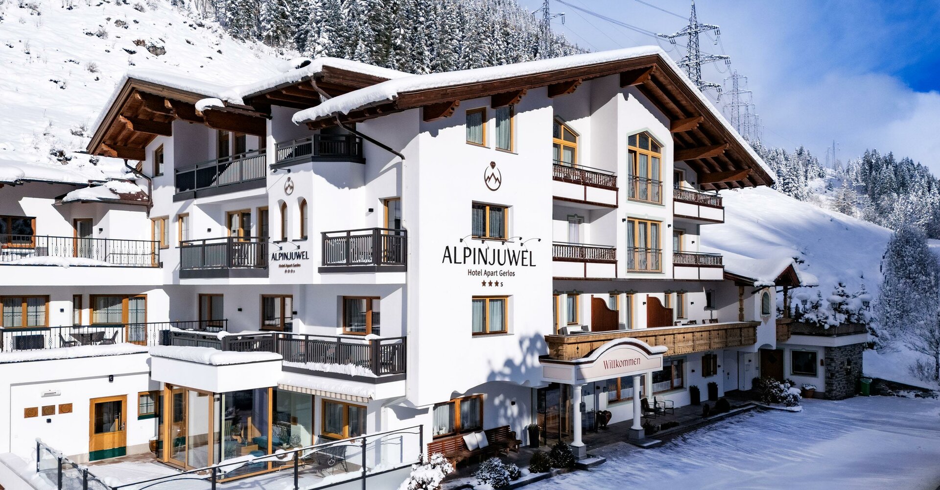 HotelAlpinJuwelGerlos167112025aussenWinter.jpg