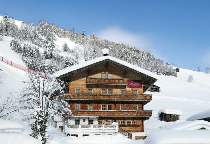 Hanslerhof-Winteransicht-Gelros-Zillertal-Arena.jpg