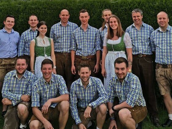 Konzert Nullacht17er mit Bauernmarkt und Auftritte der Schuhplattler