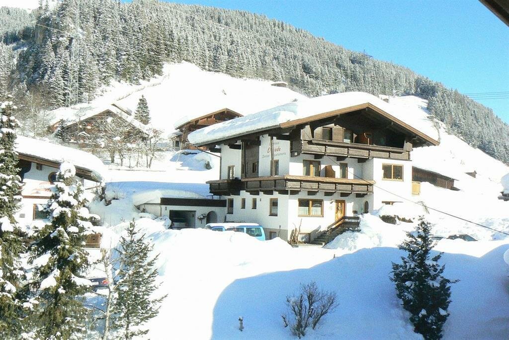 Gaestehaus-Elfriede-im-Winter.jpg