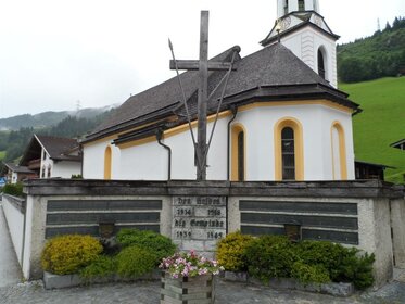 Kriegerdenkmal-Sommer.jpg