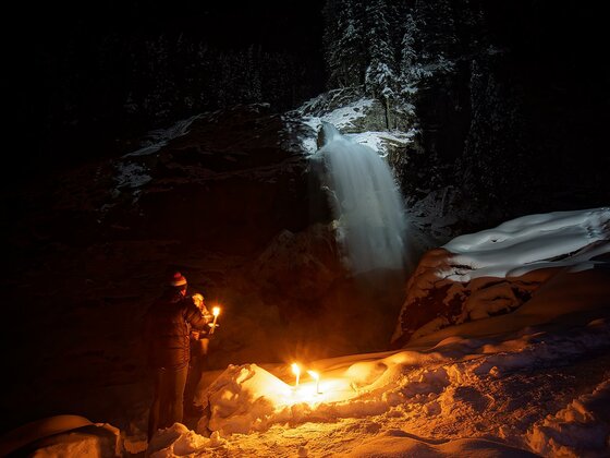 Fackelwanderung zum Wasserfall