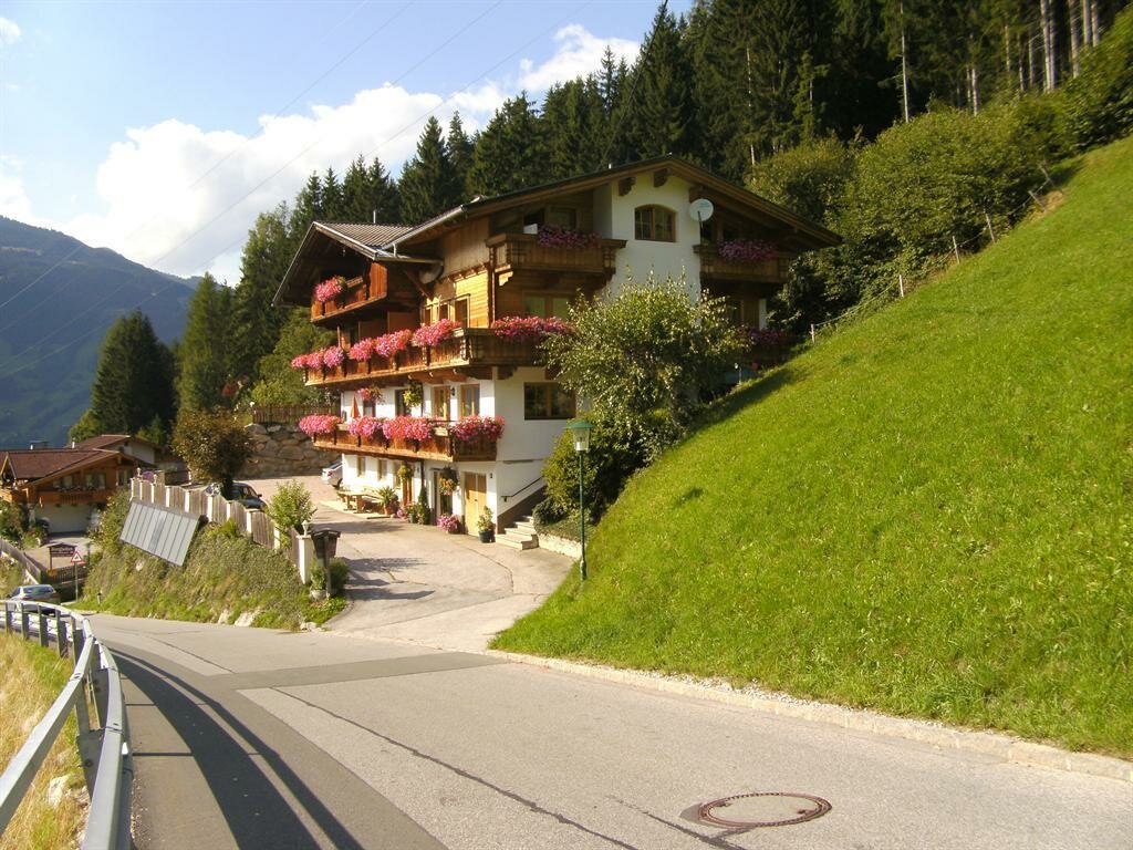 Sommeransicht-Haus.jpg