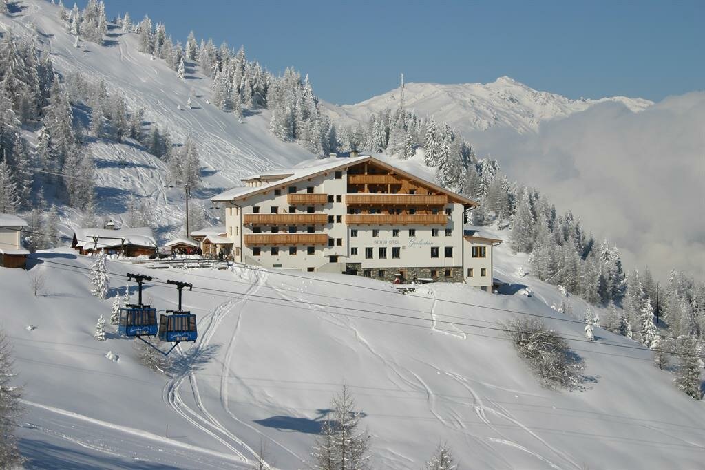 Winter-Berghotel-Gerlosstein-mit-Gerlossteinbahn.jpg