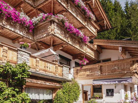 Öffentliche E-Ladestation Auto beim Haus Waldruh