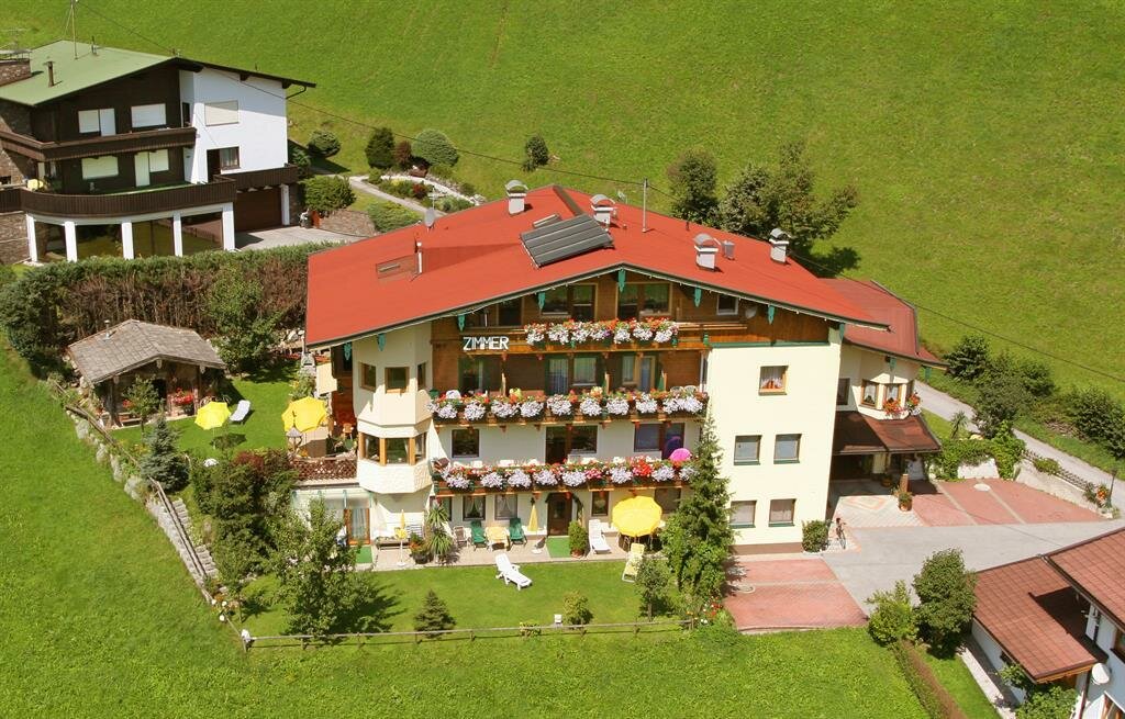 Hausansicht-Sommer.jpg